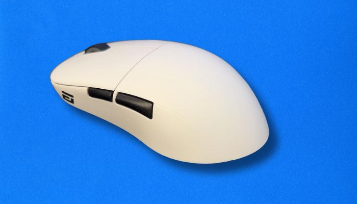 Endgame Gear XM2w Gesamtansicht auf dem Schreibtisch
