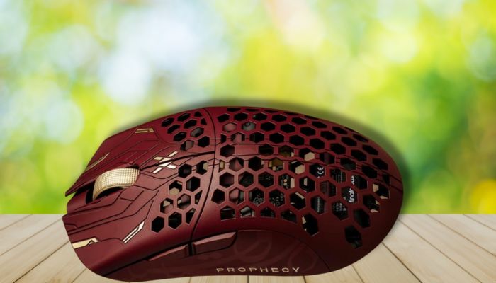 Finalmouse UltralightX Draufsicht auf Schreibtisch